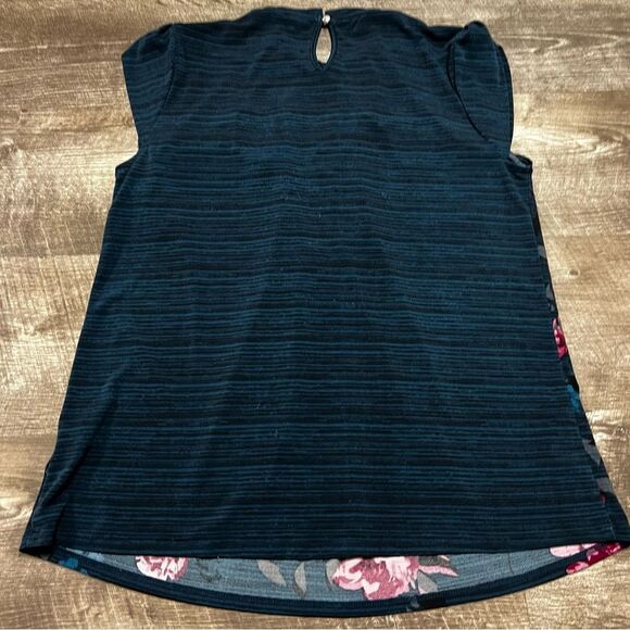 Elle Pleated Front Tank Top Size Medium - Picture 6 of 8